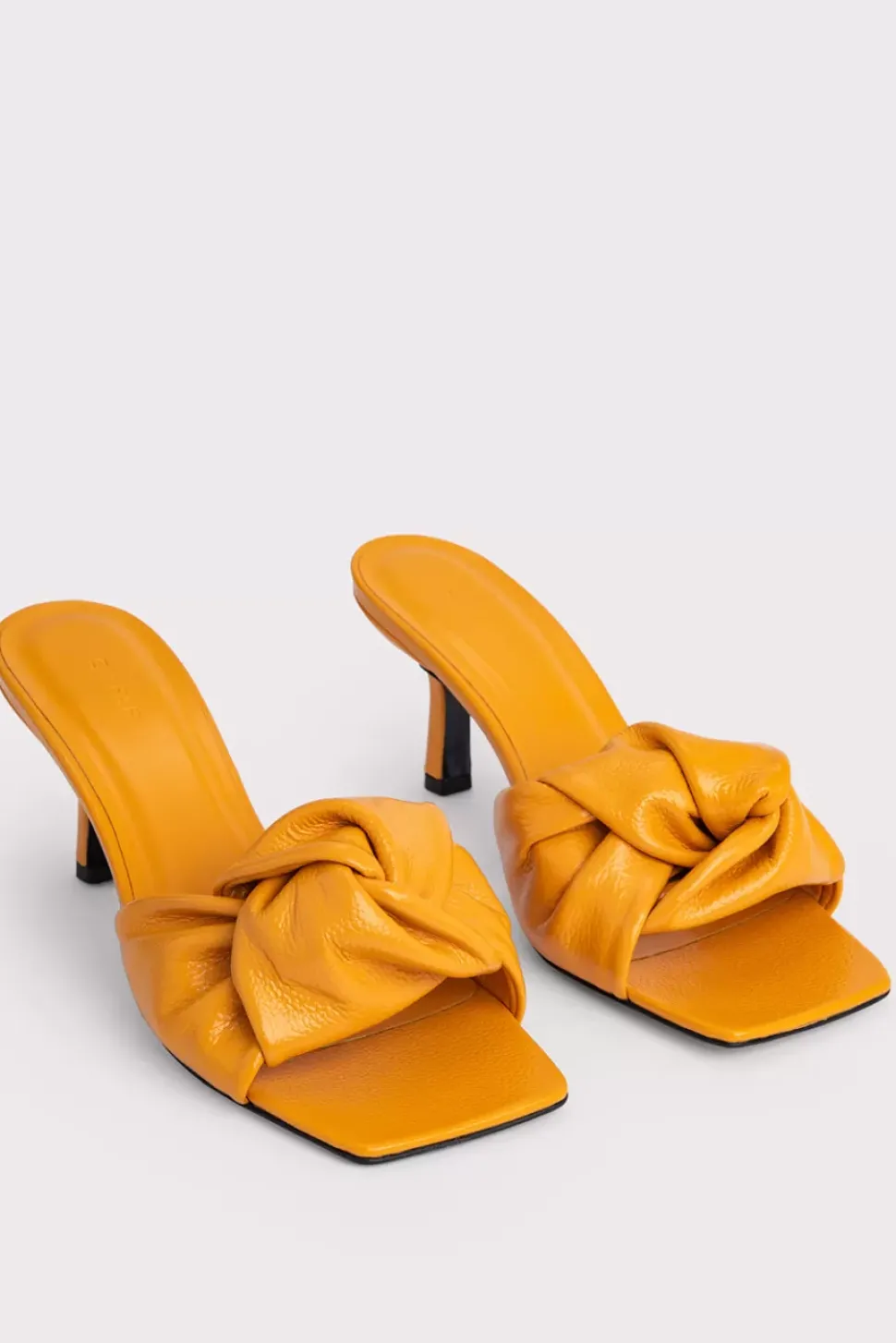 Lana Sunflower Gloss Grained Leather