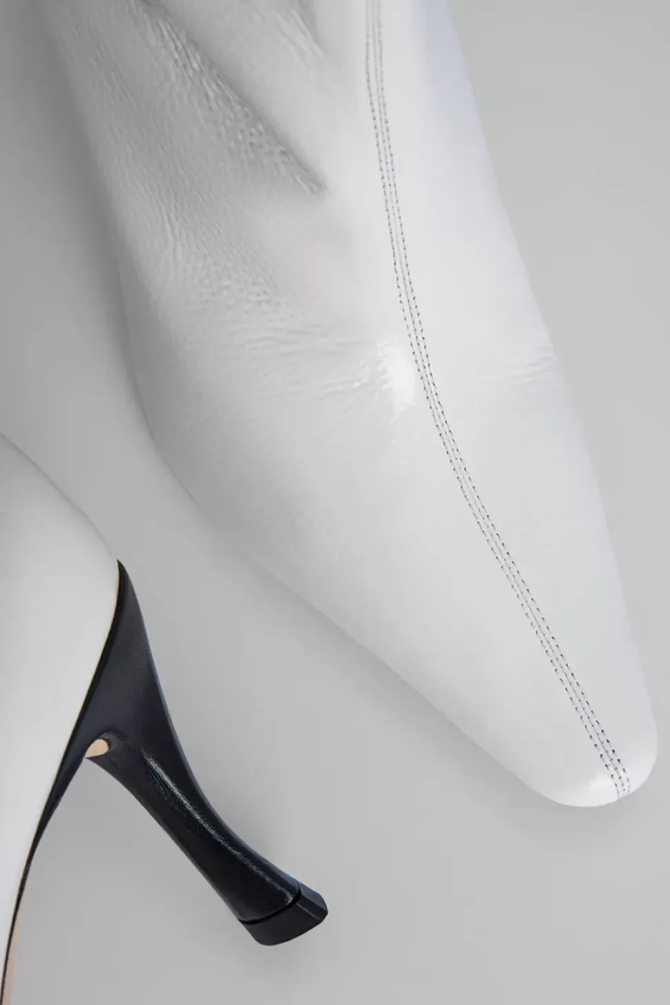 Stevie 42 White Gloss Grained Leather